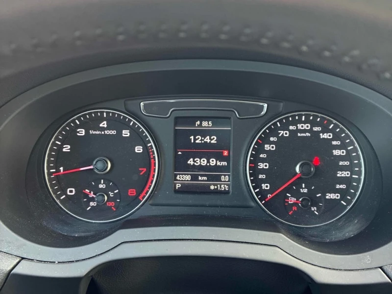 Audi Q3 * Technik * CARFAX * БЕЗ ПЪРВОНАЧАЛНА ВНОСКА, снимка 8 - Автомобили и джипове - 52932202