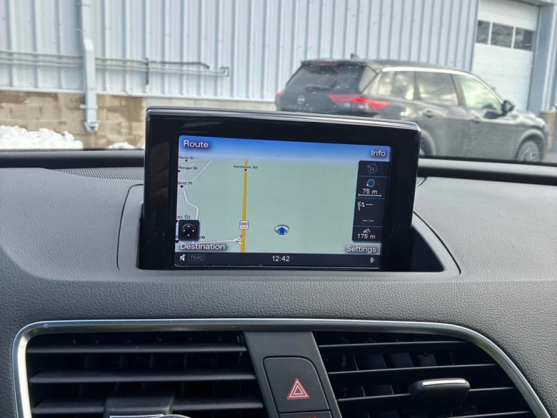 Audi Q3 * Technik * CARFAX * БЕЗ ПЪРВОНАЧАЛНА ВНОСКА, снимка 16 - Автомобили и джипове - 52932202