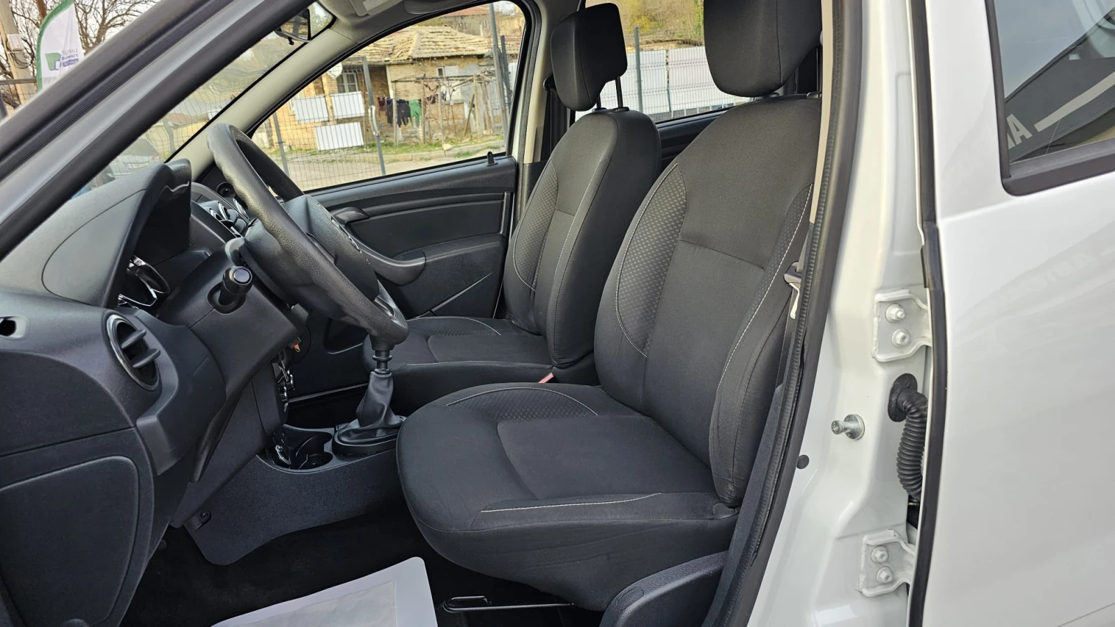 Dacia Duster 1.6i 4x4 6SP CH-СЕРВИЗНА ИСТ.-ТОП СЪСТ.-ЛИЗИНГ - изображение 8
