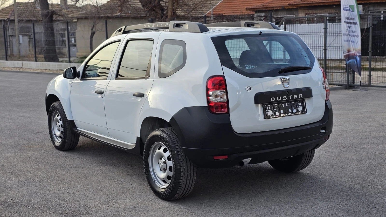 Dacia Duster 1.6i 4x4 6SP CH-СЕРВИЗНА ИСТ.-ТОП СЪСТ.-ЛИЗИНГ - изображение 4