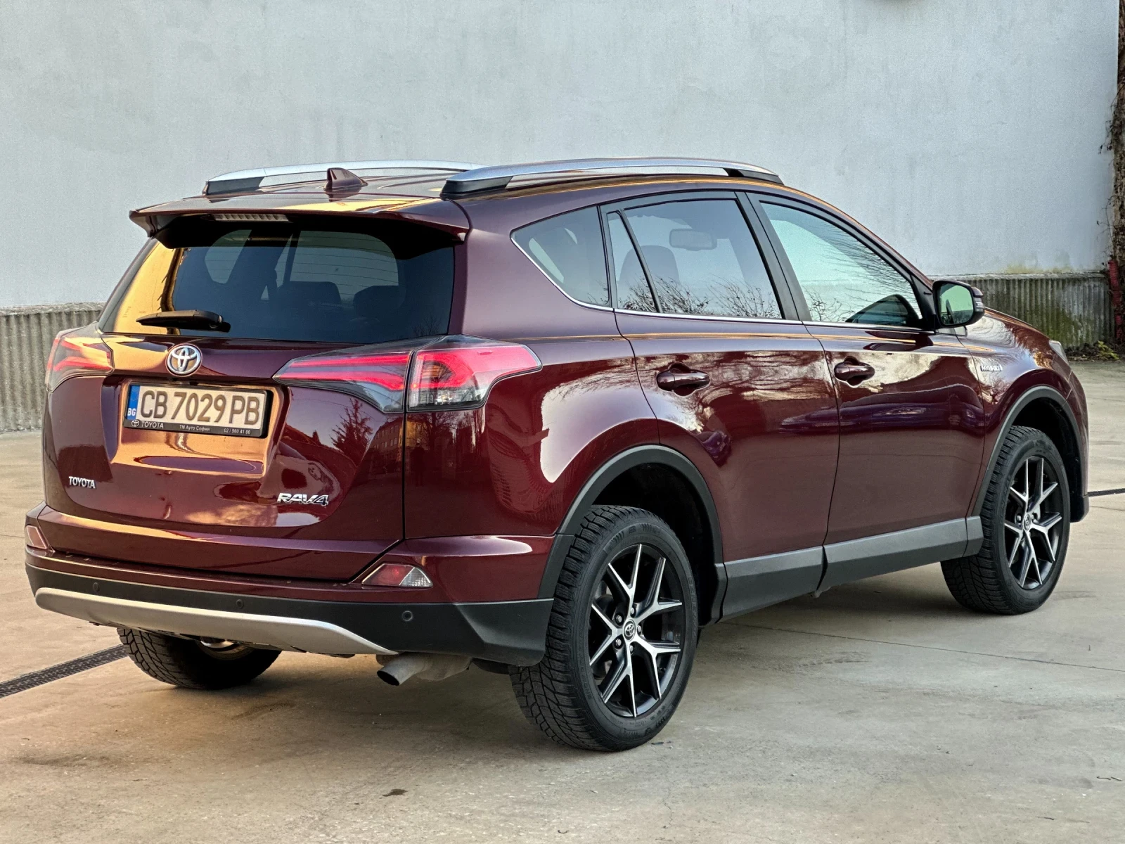 Toyota Rav4 2.5Hybrid/ГАРАНЦИЯ/РЕГИСТРИРАН - изображение 6