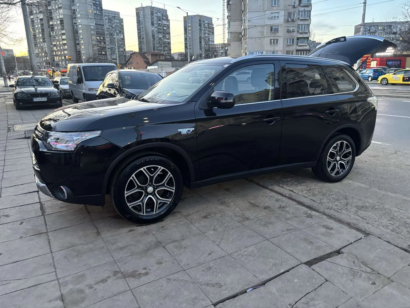 Mitsubishi Outlander, снимка 2 - Автомобили и джипове - 53866608