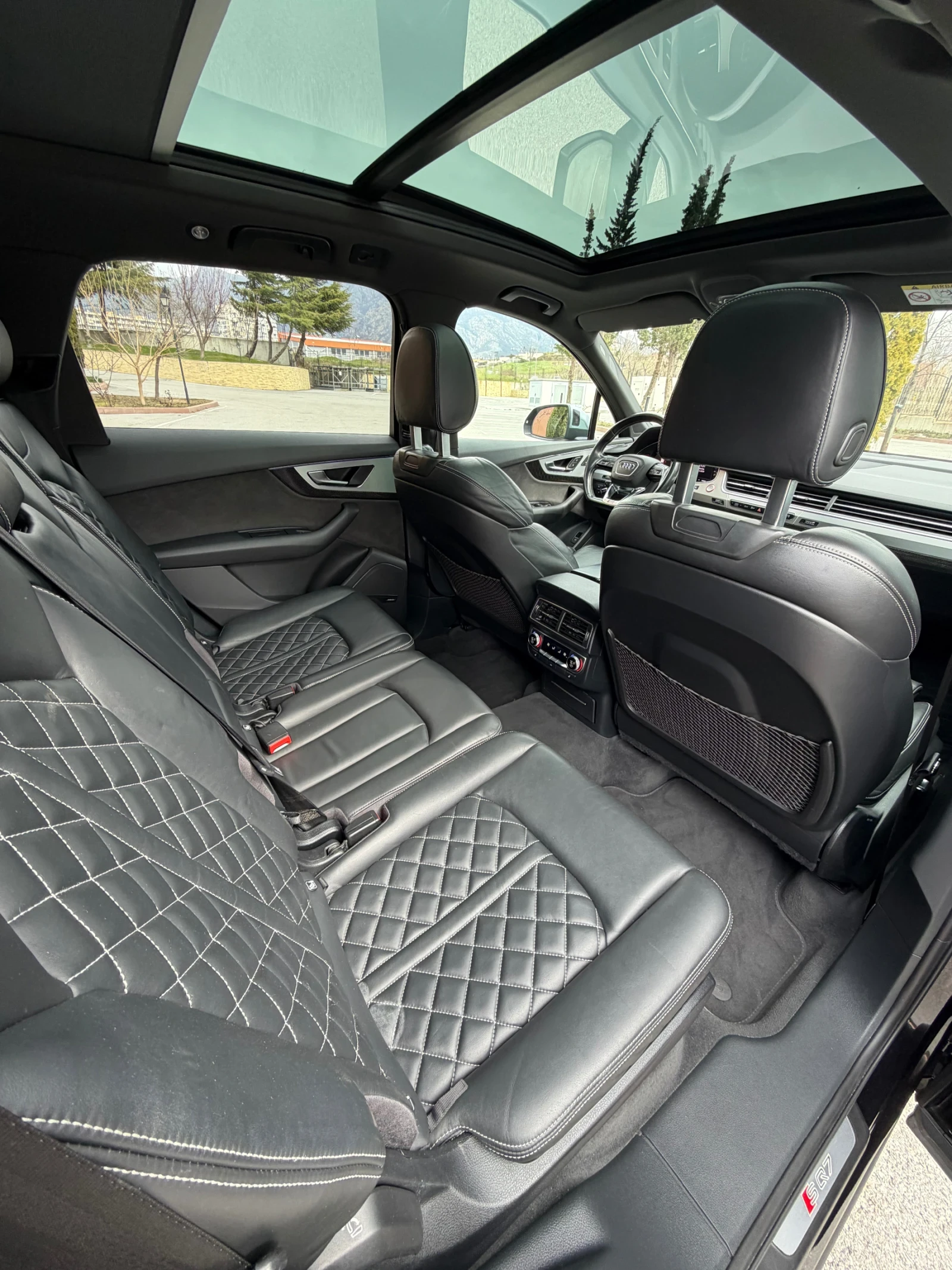 Audi SQ7 4.0TDI Head-up/360/Bose/Matrix/7места/Реални км, снимка 11 - Автомобили и джипове - 53928395