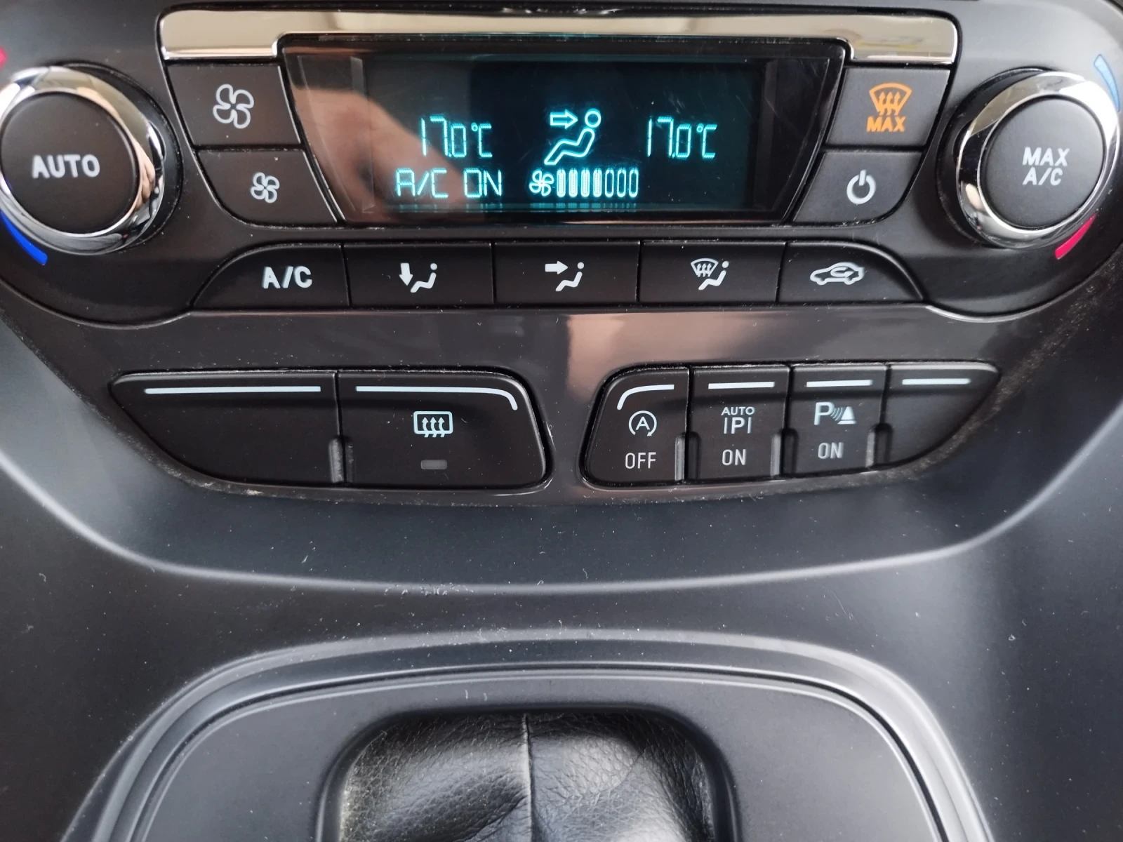 Ford Kuga 2.0 D, TITANIUM, 127000 km., 4X4, 180к.с., ЛИЗИНГ, снимка 15 - Автомобили и джипове - 56141438