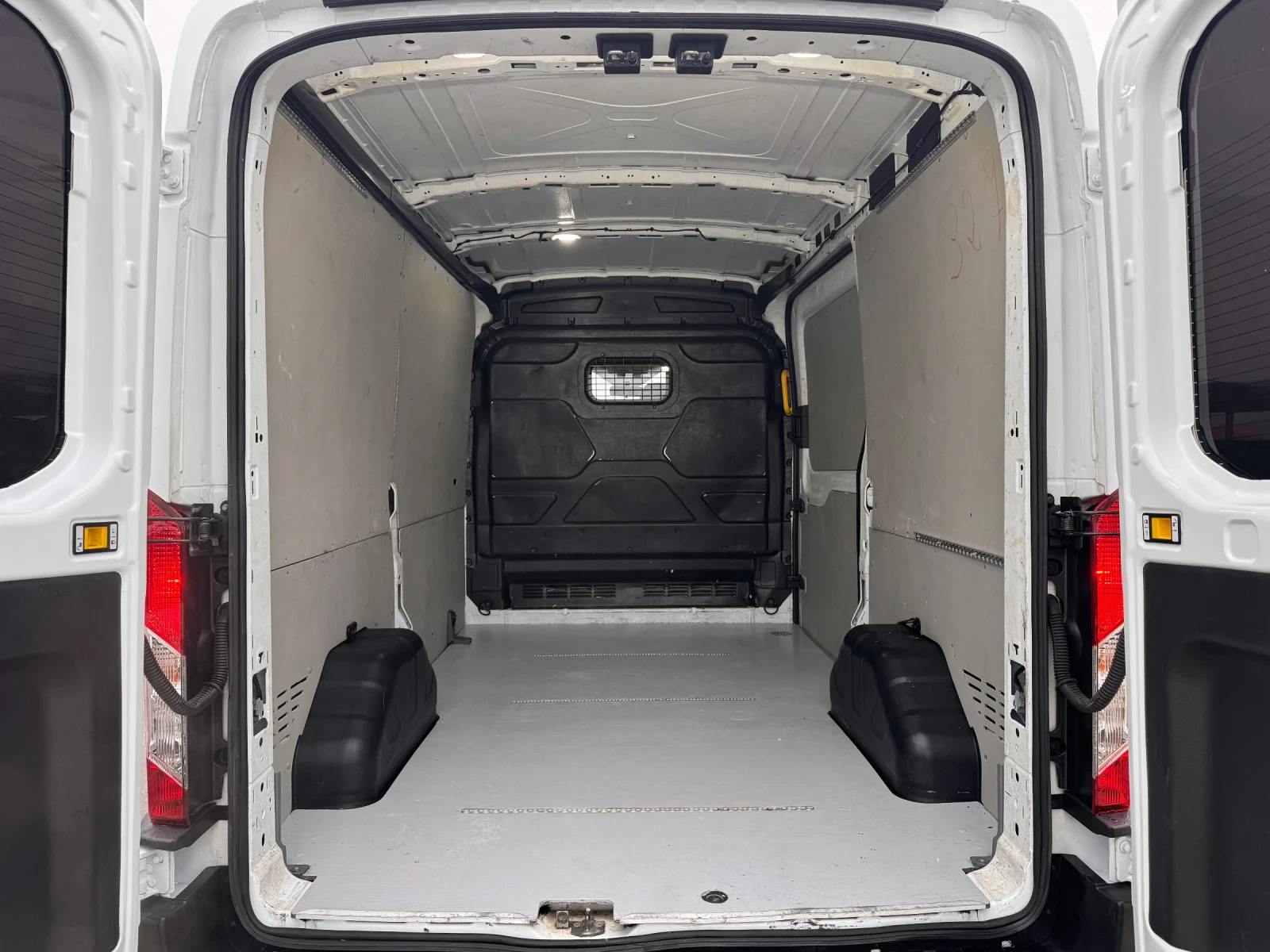Ford Transit 2.0TDCI EURO 6B - изображение 8