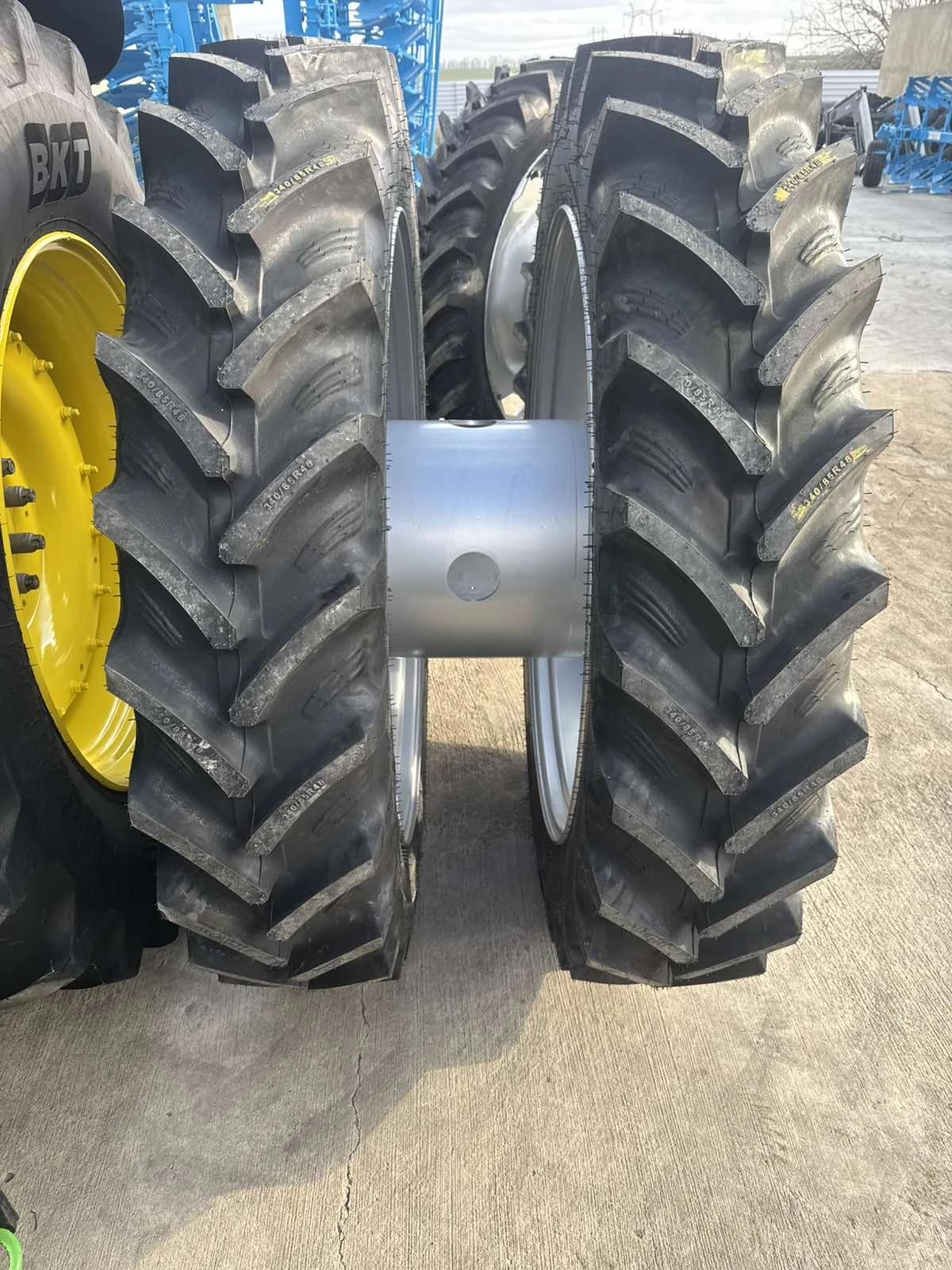 Трактор John Deere Сдвоени гуми с джанти за John Deere - изображение 8