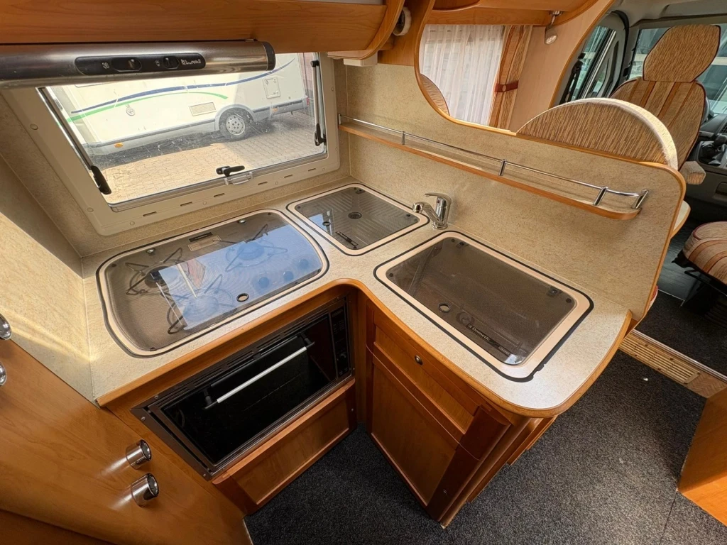 Кемпер Fleurette Migrateur 73LM, снимка 10 - Каравани и кемпери - 55501821