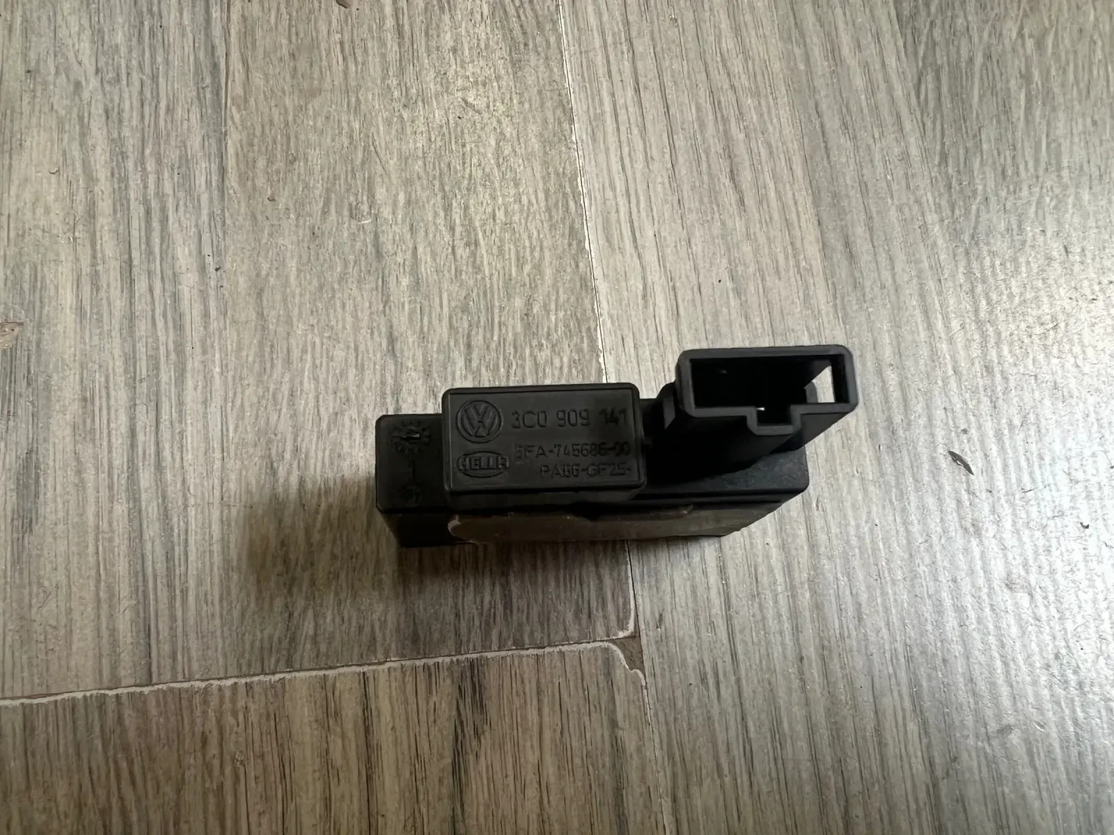 3C0909141 ������ Keyless Entry Antenna SKODA SUPERB 3 3C0909141 | Mobile.bg � ����������� 1