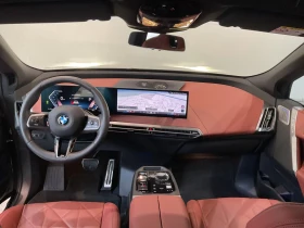 BMW iX xDrive60/FACELIFT/M-SPORT/PANO SKY/ICONIC GLOW/B&W, снимка 11