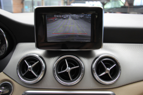 Mercedes-Benz CLA 220 LED/Kamera/Navi/Подгрев, снимка 10 - Автомобили и джипове - 37325520