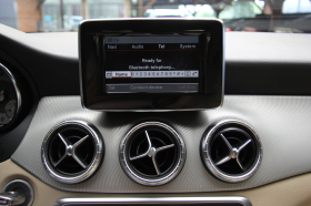 Mercedes-Benz CLA 220 LED/Kamera/Navi/Подгрев, снимка 12 - Автомобили и джипове - 37325520