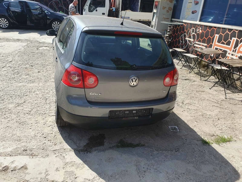 VW Golf V -1.6, снимка 4 - Автомобили и джипове - 47359047