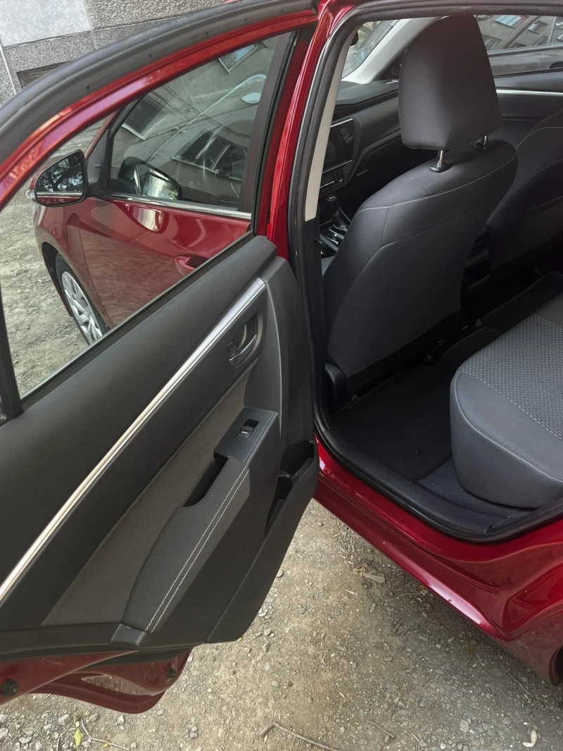 Toyota Corolla Седан, снимка 7 - Автомобили и джипове - 52067150