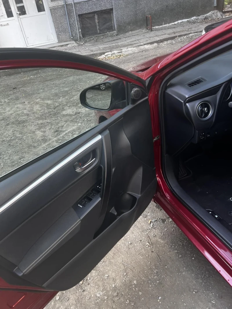 Toyota Corolla Седан, снимка 9 - Автомобили и джипове - 52067150