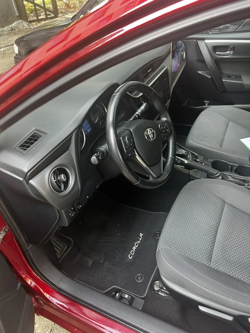 Toyota Corolla Седан, снимка 3 - Автомобили и джипове - 52067150