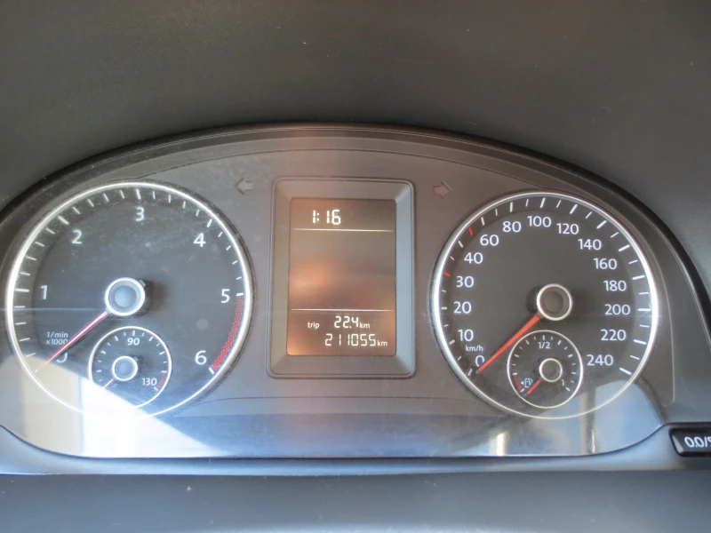 VW Caddy 2.0 TDI , снимка 17 - Автомобили и джипове - 52910961