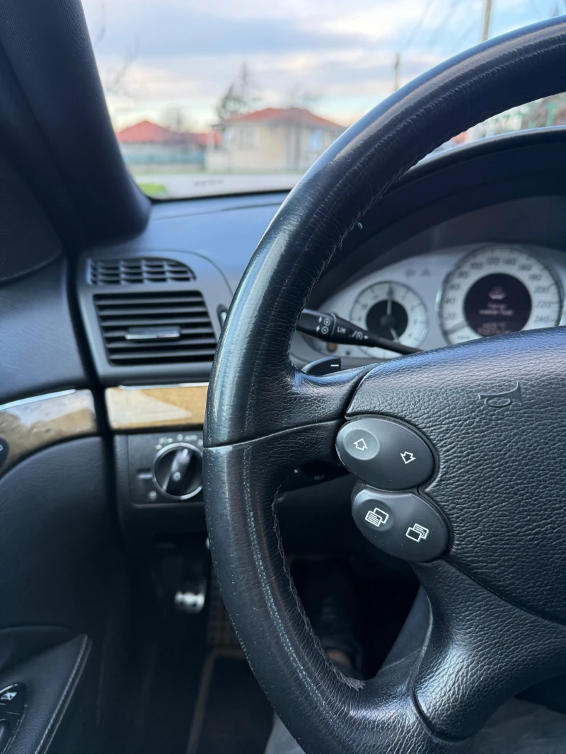 Mercedes-Benz E 280 3.0 v6 Avantgarde 4matic, снимка 14 - Автомобили и джипове - 53036164