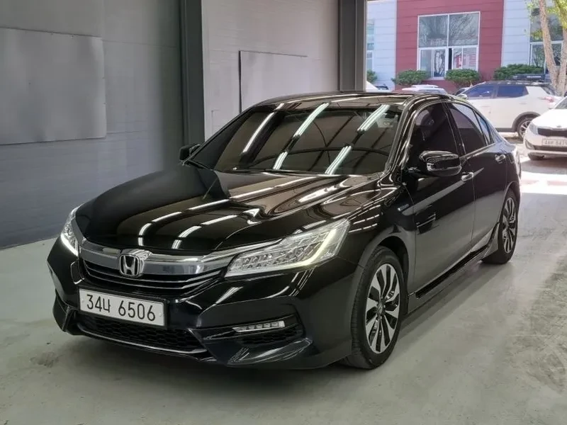 Honda Accord 2.0 Hybrid - САМО 30% АВАНС!, снимка 5 - Автомобили и джипове - 55936578