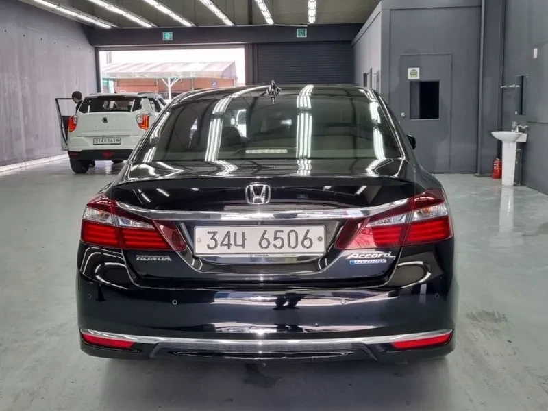 Honda Accord 2.0 Hybrid - САМО 30% АВАНС!, снимка 12 - Автомобили и джипове - 55936578