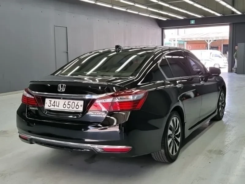 Honda Accord 2.0 Hybrid - САМО 30% АВАНС!, снимка 9 - Автомобили и джипове - 55936578