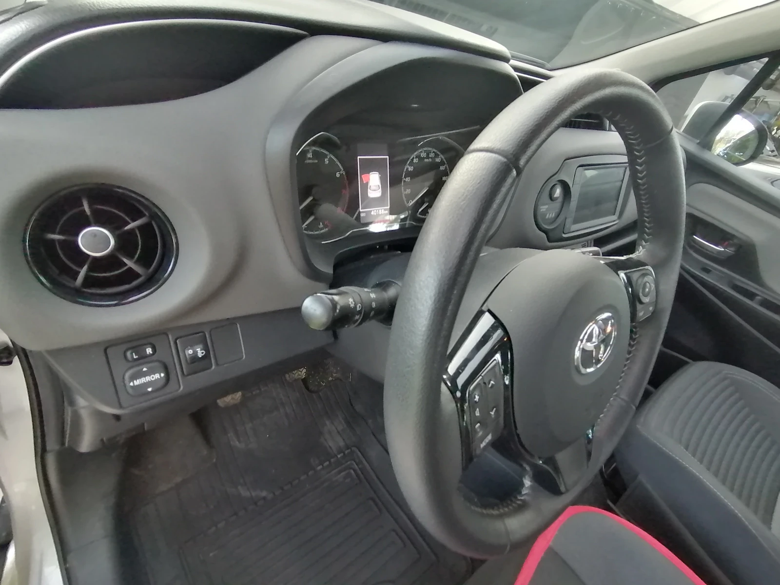 Toyota Yaris  - изображение 9