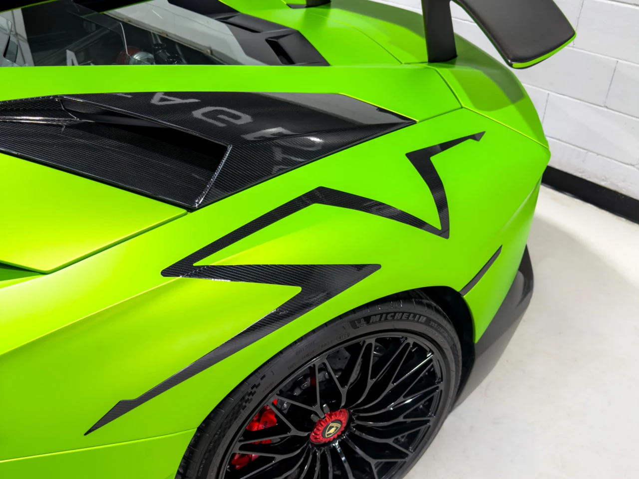 Lamborghini Aventador * SV * CARFAX * БЕЗ ПЪРВОНАЧАЛНА ВНОСКА, снимка 6 - Автомобили и джипове - 53733897