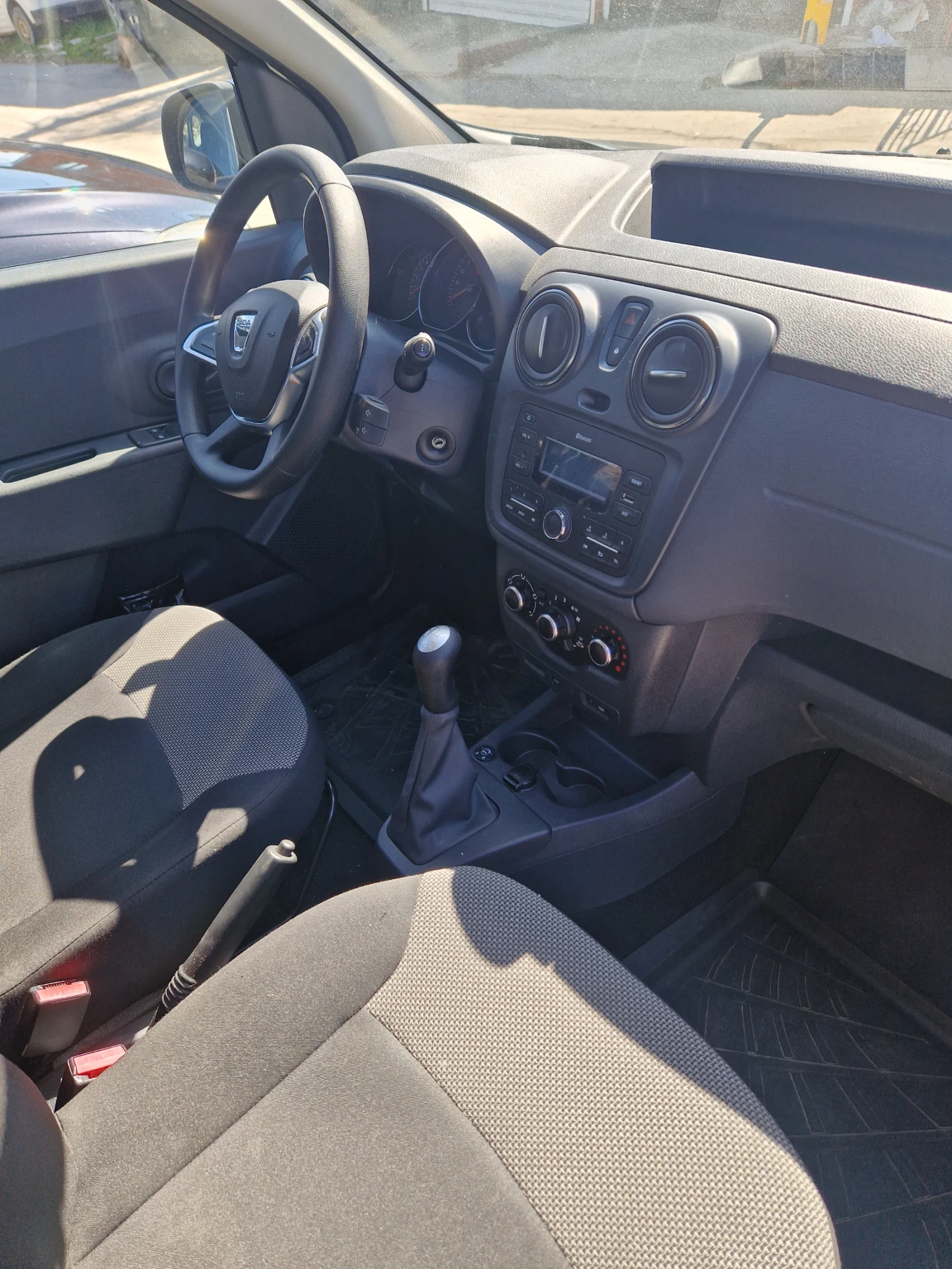 Dacia Dokker 1.6  , 102 коня  Газ - Бензин, снимка 14 - Автомобили и джипове - 53835951