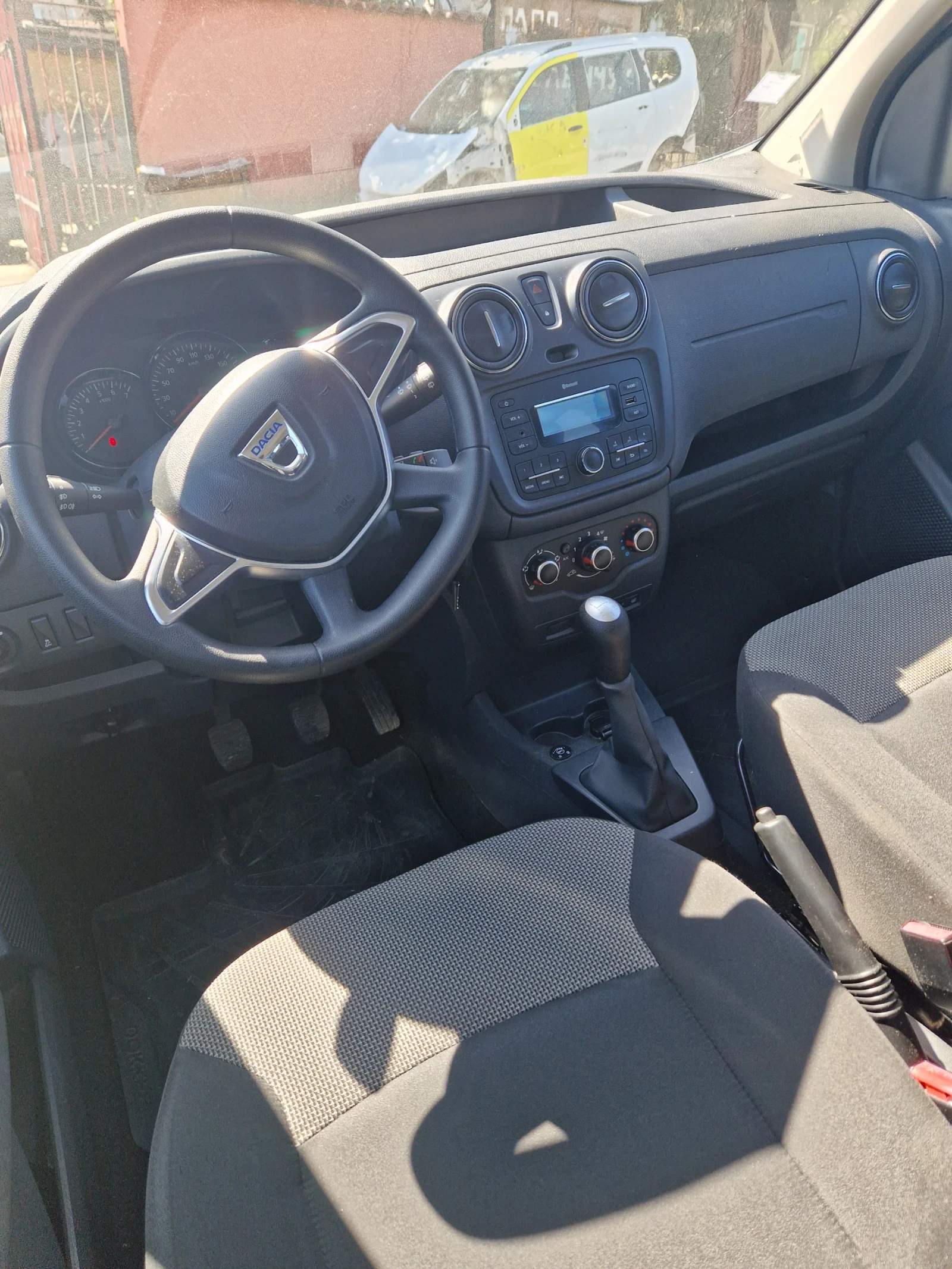 Dacia Dokker 1.6  , 102 коня  Газ - Бензин, снимка 8 - Автомобили и джипове - 53835951