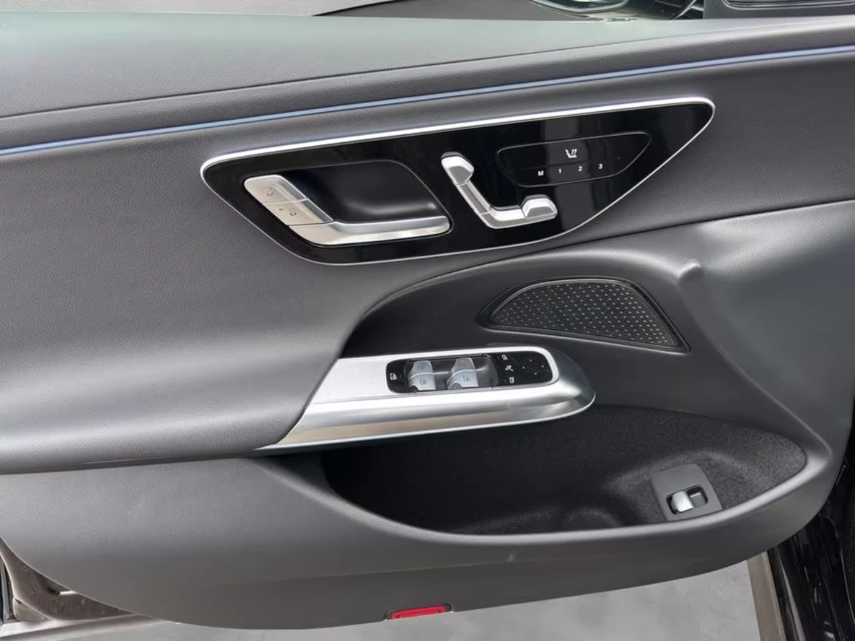 Mercedes-Benz E 300 de* Avantgarde* Digital Light* HuD* SoftClose, снимка 7 - Автомобили и джипове - 54069955