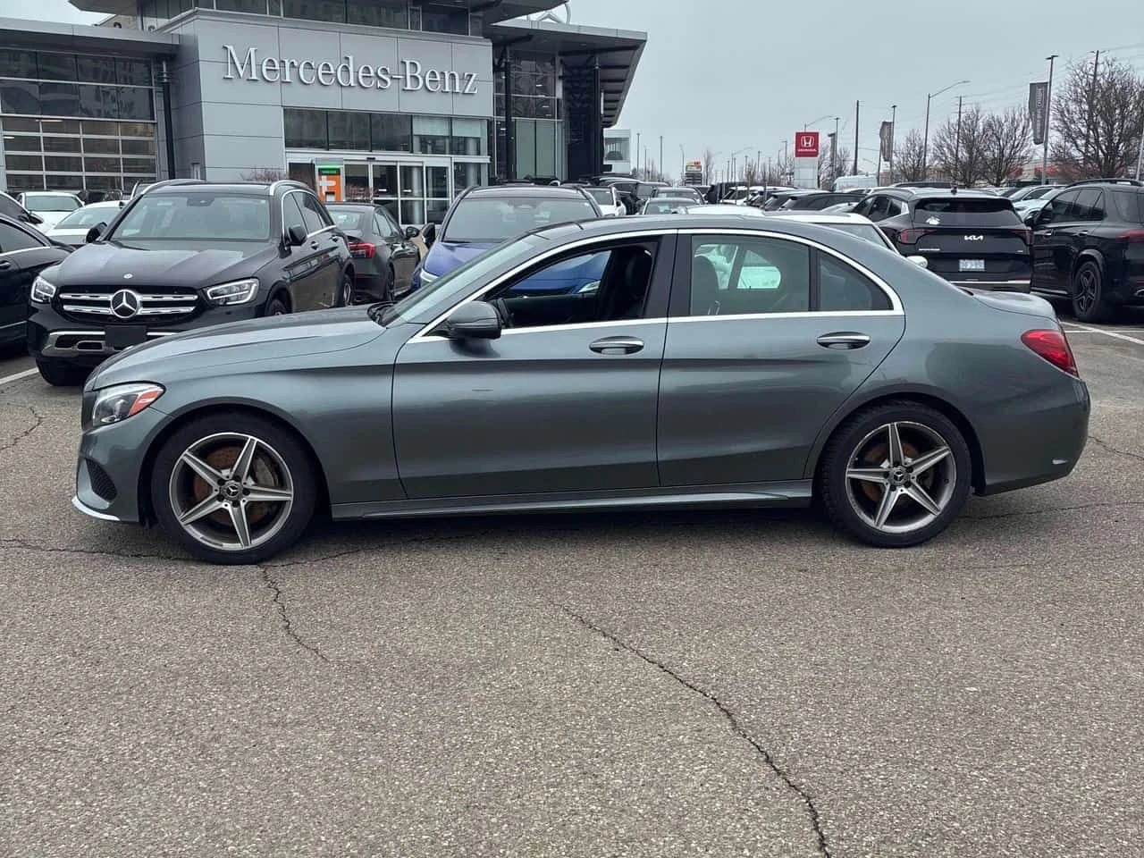 Mercedes-Benz C 300 * CARFAX * ПРЕДСТАВИТЕЛСТВО * ПОДГРЕВ * КАМЕРА * П, снимка 2 - Автомобили и джипове - 54084340