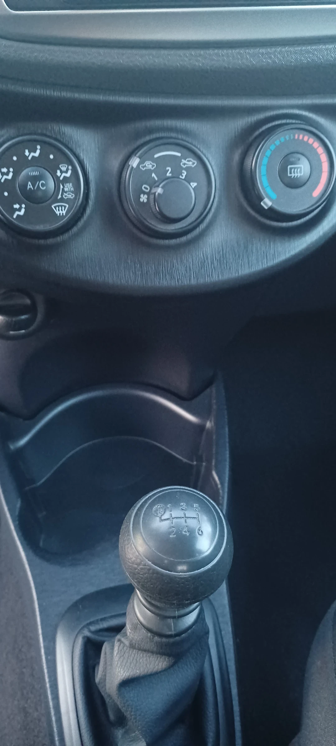 Toyota Yaris 1.4 D-4D, снимка 9 - Автомобили и джипове - 54308679