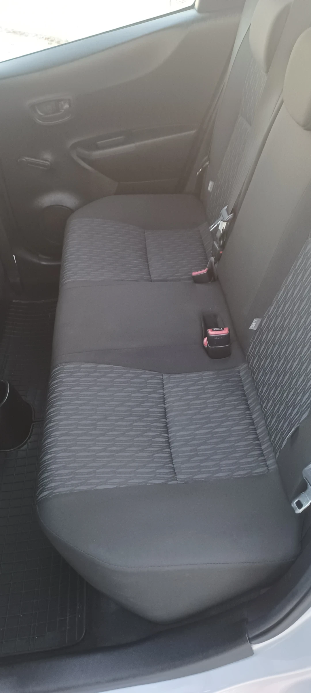 Toyota Yaris 1.4 D-4D, снимка 12 - Автомобили и джипове - 54308679