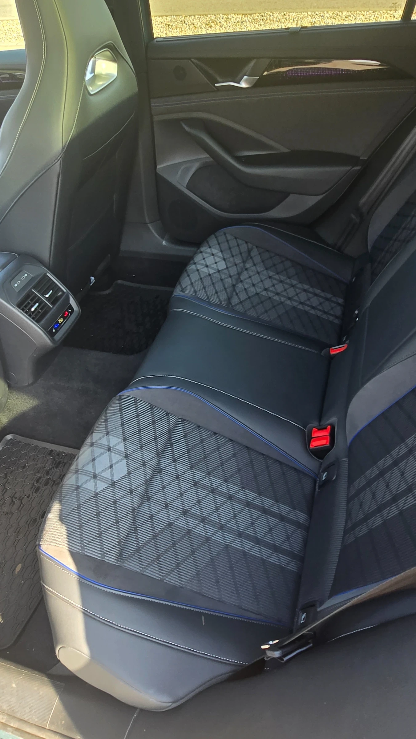 VW Passat R Line, снимка 9 - Автомобили и джипове - 55435996