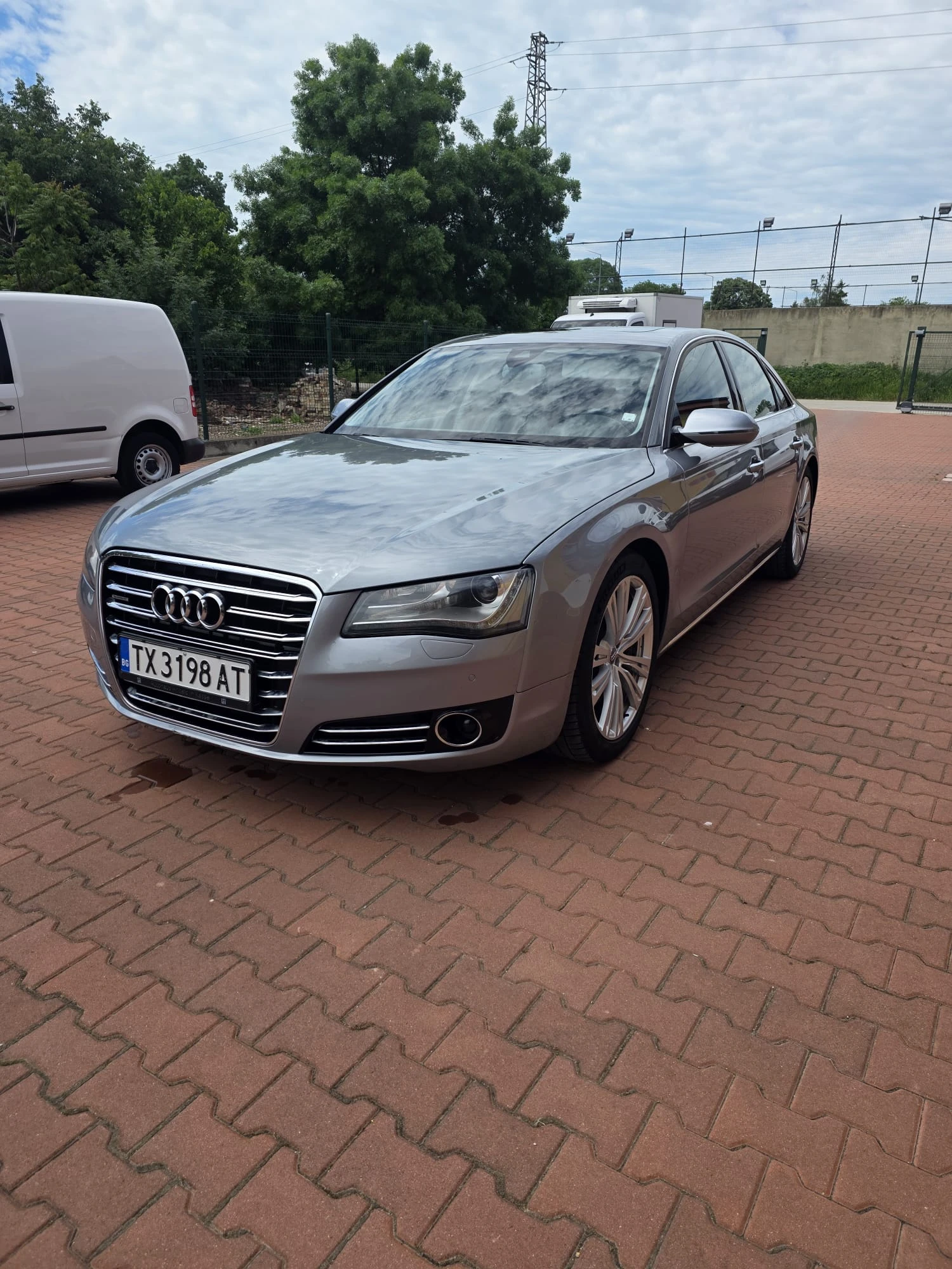 Audi A8 quattro, снимка 2 - Автомобили и джипове - 54726046