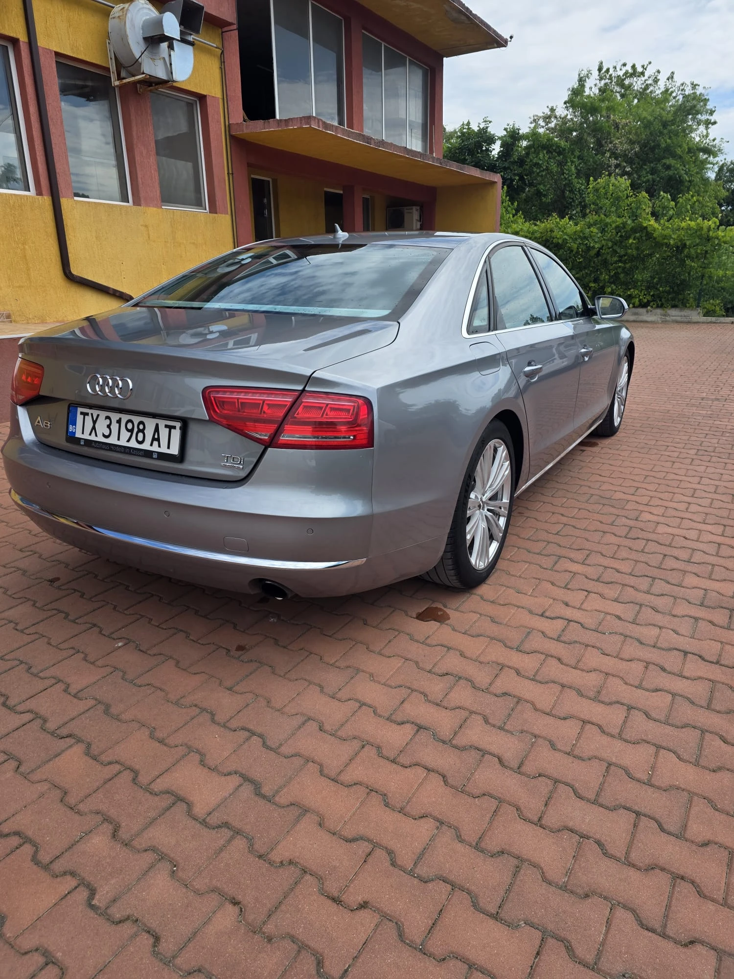 Audi A8 quattro, снимка 3 - Автомобили и джипове - 54726046