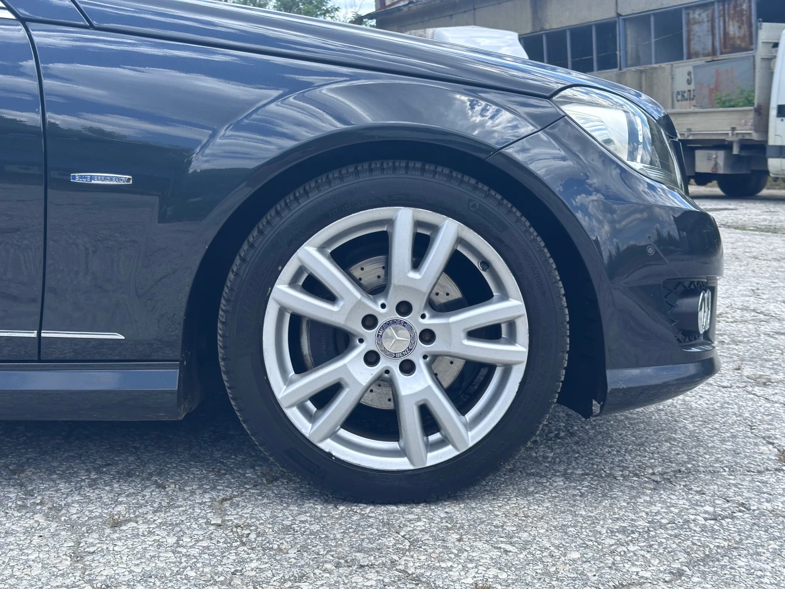 Mercedes-Benz C 220 AMG LINE* BI-XENON* ШИБЕДАХ* НЕМСКА* АВТОМАТ!, снимка 17 - Автомобили и джипове - 54979223