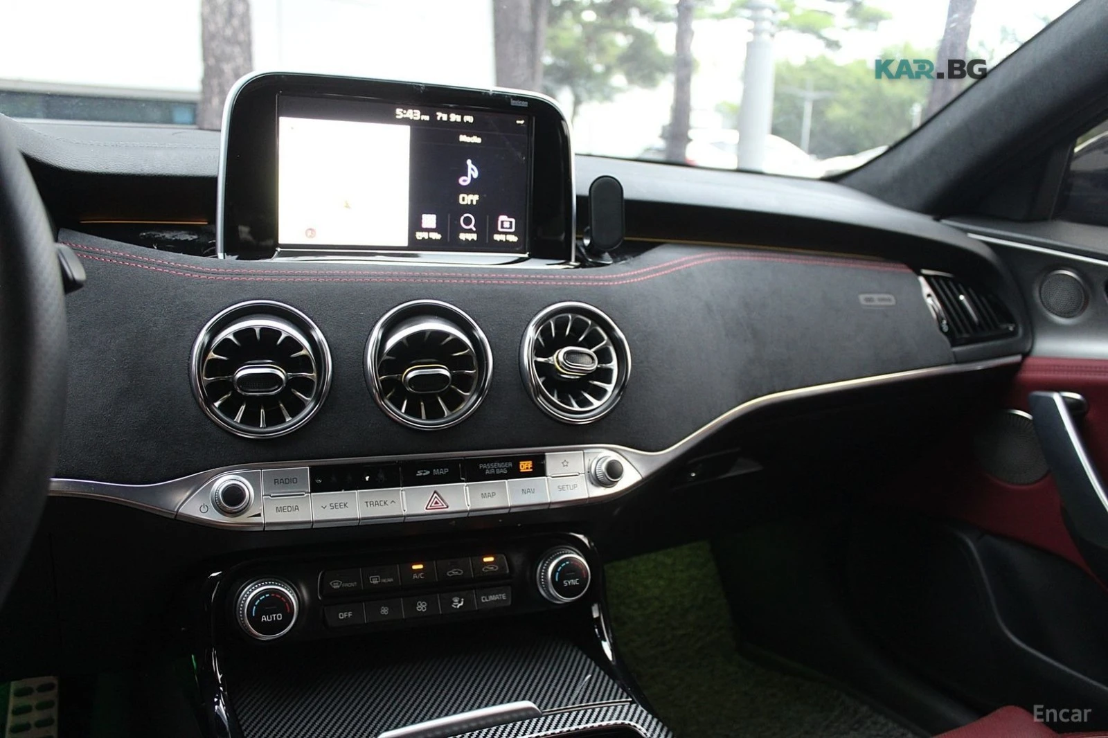 Kia Stinger 3.3 GT TURBO* CARBON* ОБДУХ* RWD* 360* HUD* , снимка 11 - Автомобили и джипове - 55235740