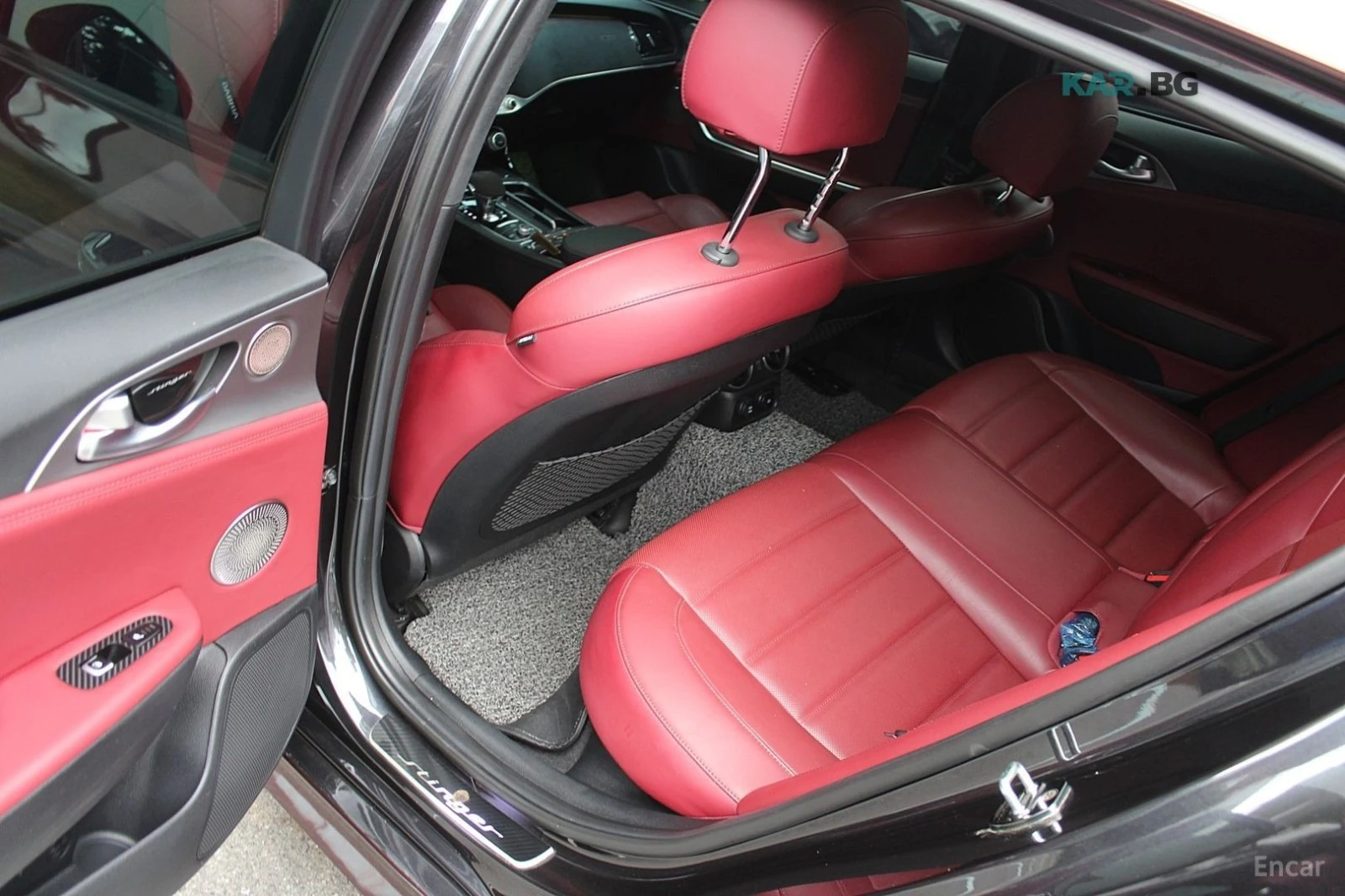 Kia Stinger 3.3 GT TURBO* CARBON* ОБДУХ* RWD* 360* HUD* , снимка 15 - Автомобили и джипове - 55235740