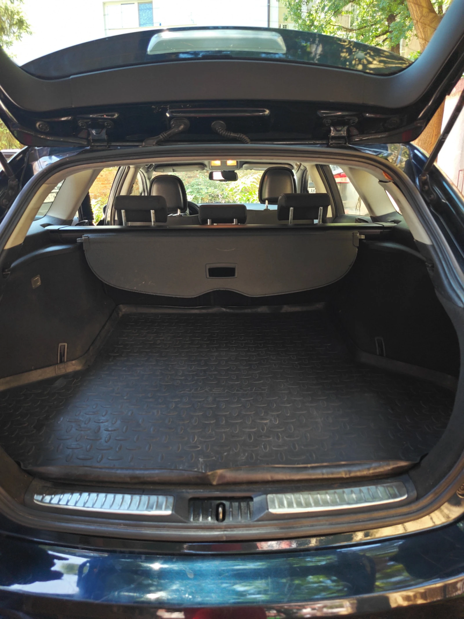 Toyota Avensis 2.0 Valvematic Multidrive S, снимка 10 - Автомобили и джипове - 55282699