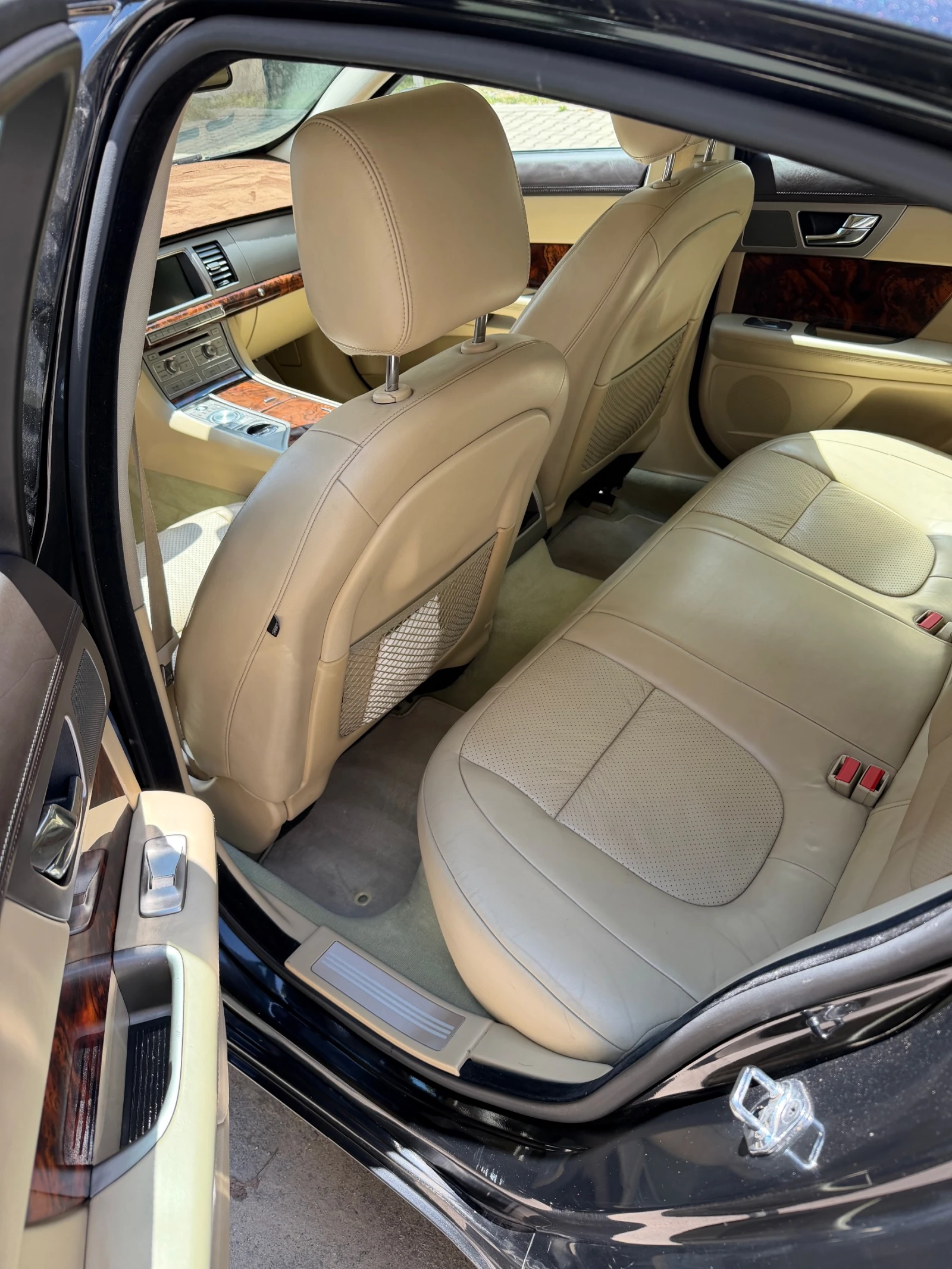 Jaguar Xf 3.0 V6 Luxury, снимка 8 - Автомобили и джипове - 55784200