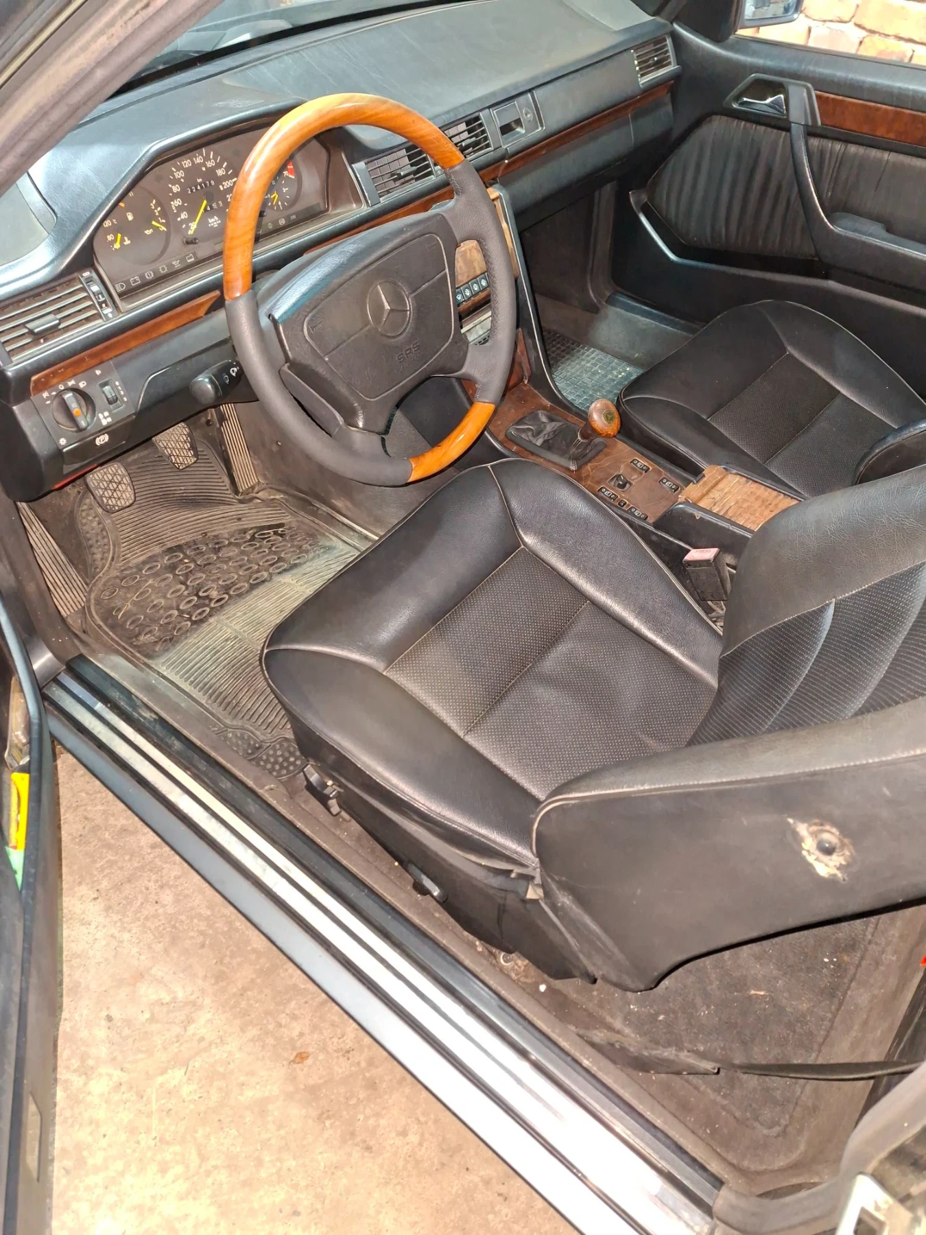 Mercedes-Benz 124, снимка 5 - Автомобили и джипове - 56133564