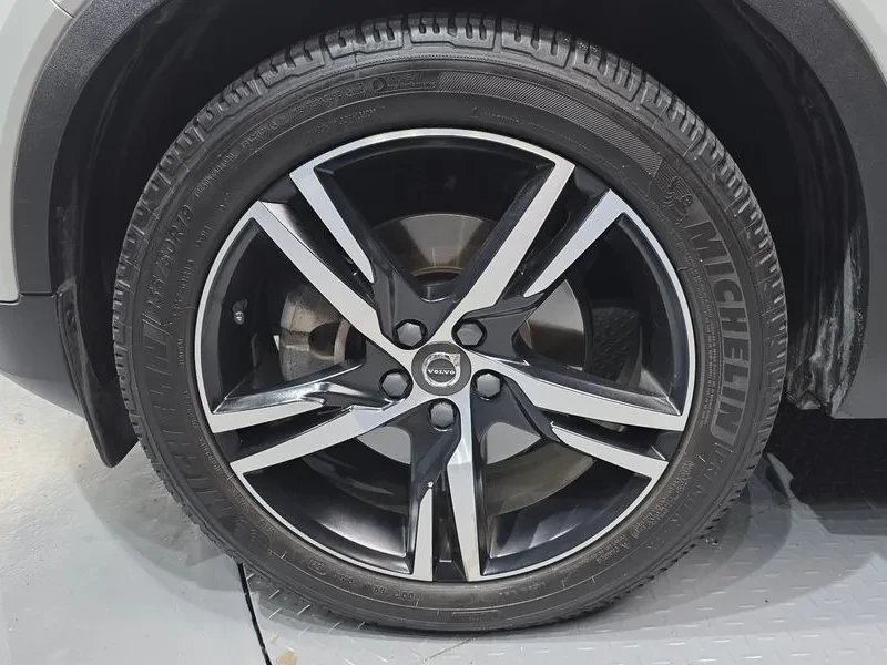 Volvo XC40 T4 R-DESIGN, снимка 10 - Автомобили и джипове - 55294301
