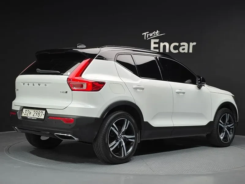 Volvo XC40 T4 R-DESIGN, снимка 3 - Автомобили и джипове - 55294301