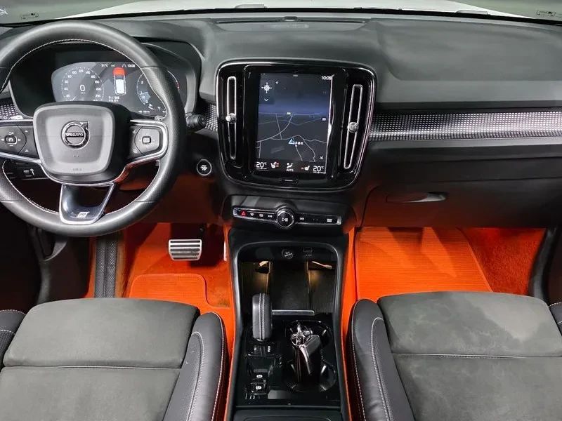 Volvo XC40 T4 R-DESIGN, снимка 14 - Автомобили и джипове - 55294301
