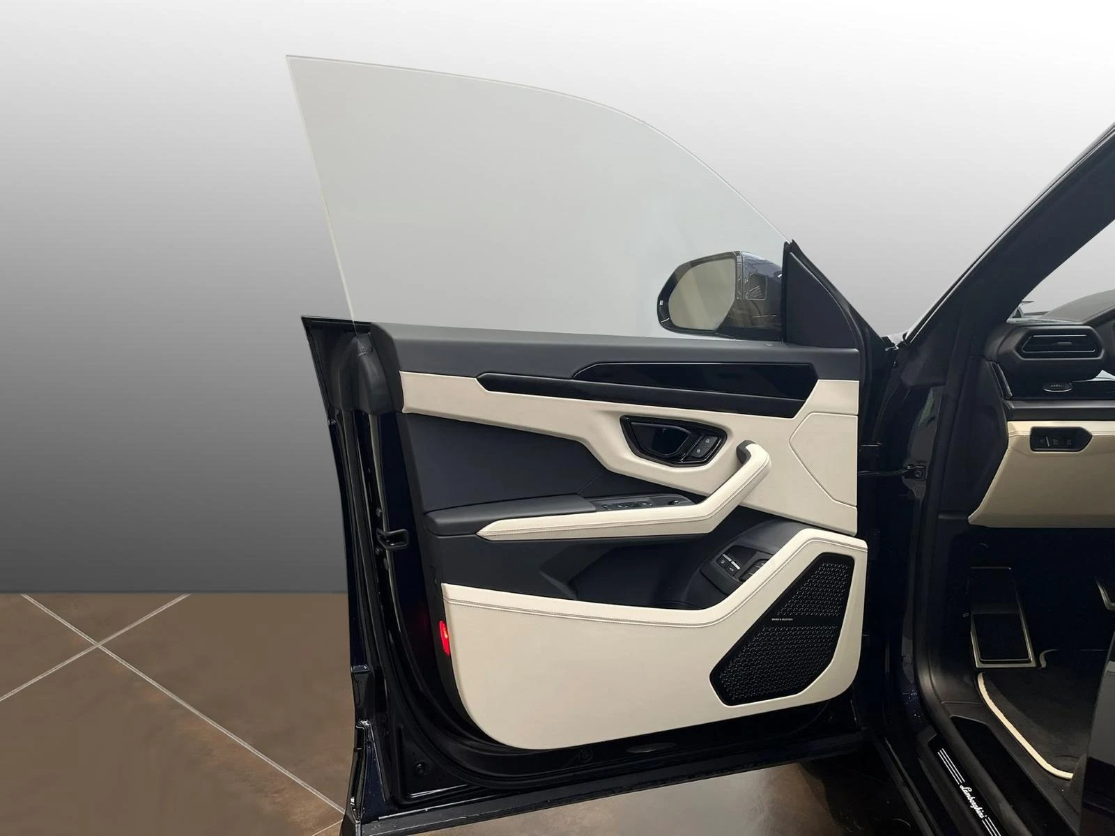 Lamborghini Urus SE PLUG-IN HYBRID AKRAPOVIC B&O PANO TV - изображение 6