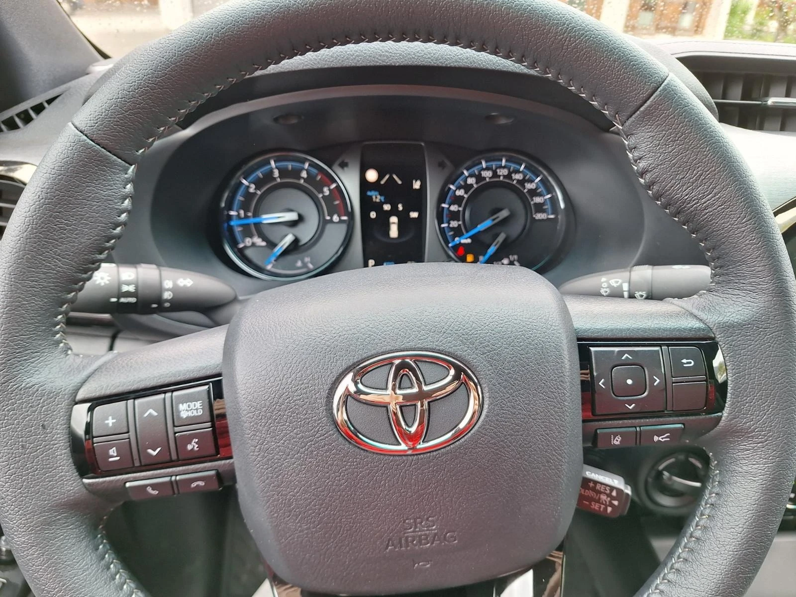Toyota Hilux 2.8 D-4D/INVINCIBLE/DOUBLE CAB/JBL/360/ - изображение 10