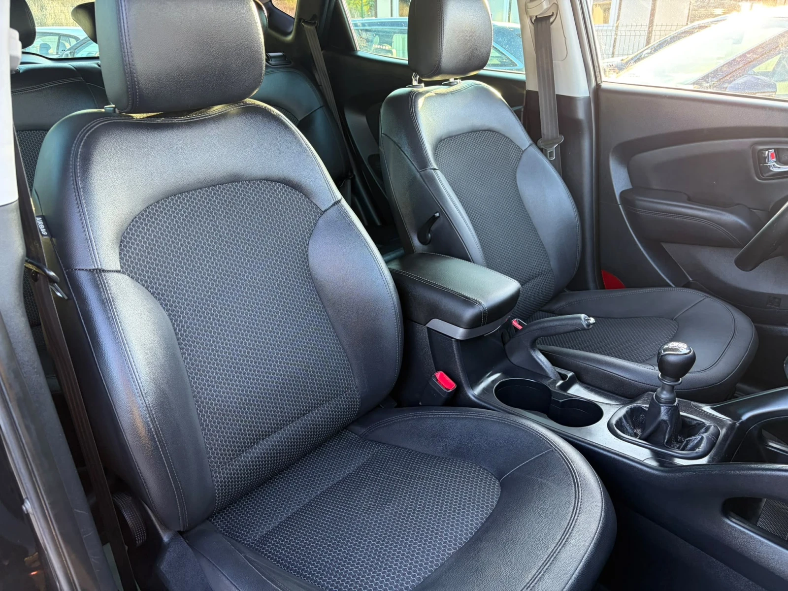 Hyundai IX35 2.0CRDI 4x4 COMFORT (100KW) 0% ПЪРВОНАЧАЛНА ВНОСКА, снимка 11 - Автомобили и джипове - 56299557