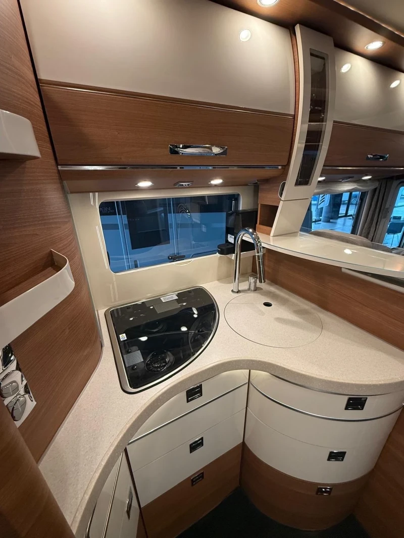 Кемпер Carthago Chic C Line Mercedes 9g-tronic, снимка 12 - Каравани и кемпери - 53407367