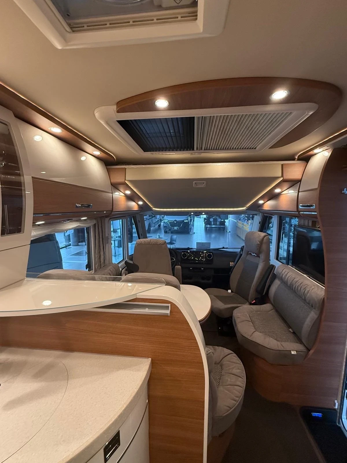 Кемпер Carthago Chic C Line Mercedes 9g-tronic - изображение 8