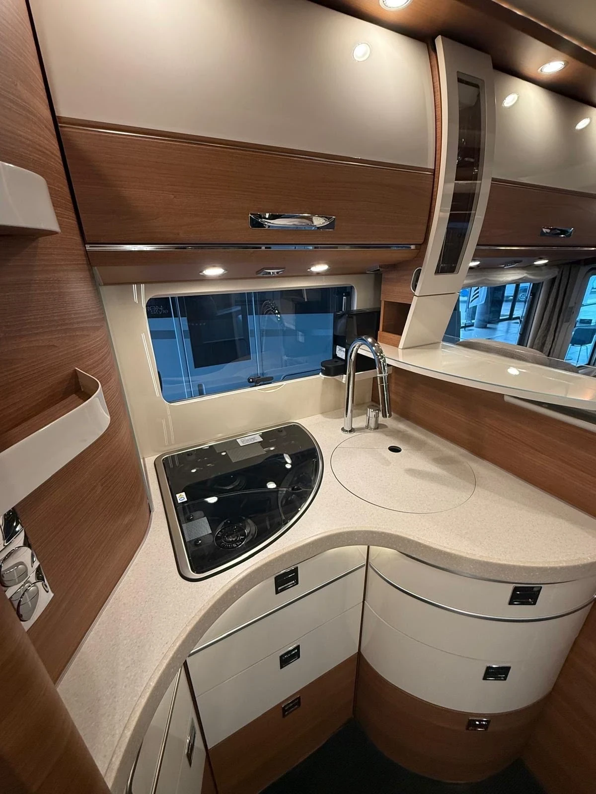 ������ Carthago Chic C Line Mercedes 9g-tronic | Mobile.bg � ����������� 12